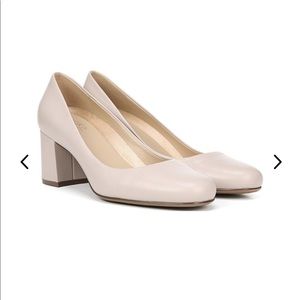 Naturalizer Whitney pump